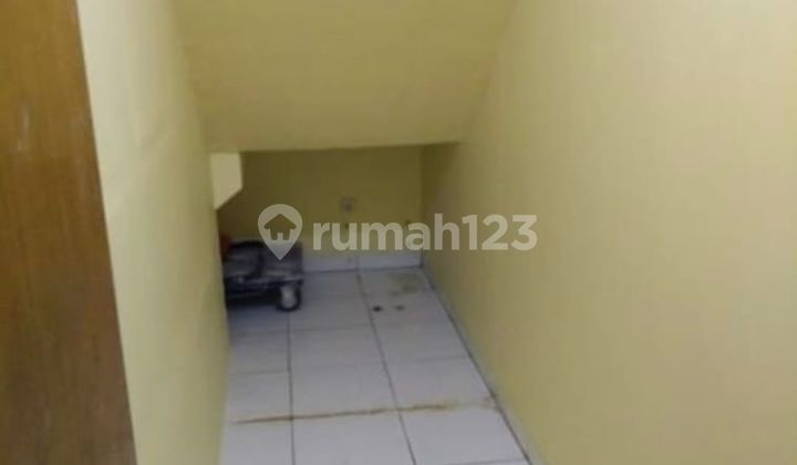 For Sale: Mrs. Beautiful 4-Story Shop House on Jl. Pembangunan 1, Gajah Mada. Central Jakarta. 2