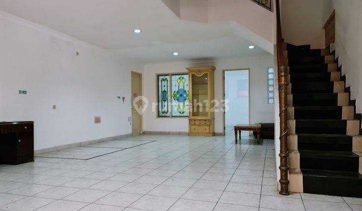 Rumah Luas Dekat Taman Kota dan Toll 2