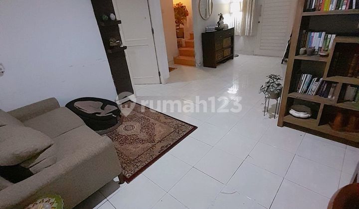 Rumah Hoek Luas Dikelilingi Taman Harga Bagus di Neo Catalonia 2