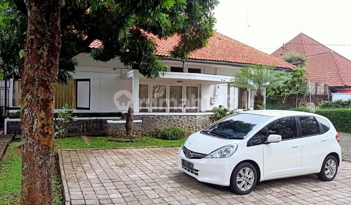 Main Road House on Riau Street, Bandung City, Well-Maintained 2