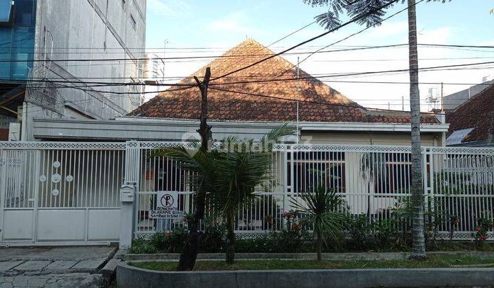 Rumah Lama Terawat SHM di Sayap Riau, Bandung 1