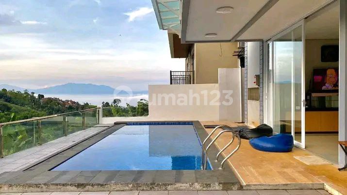 Ready-to-live house with private swimming pool in Dago Pakar resort