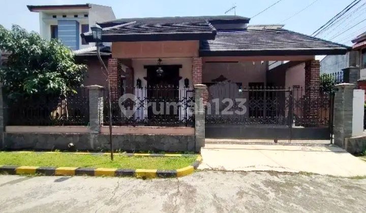 Nice House Semi Furnished Hook Position in Arcamanik Endah 2