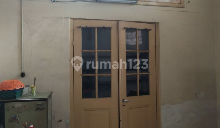 Rumah Lama di main Road Sayap Gatot Subroto 2