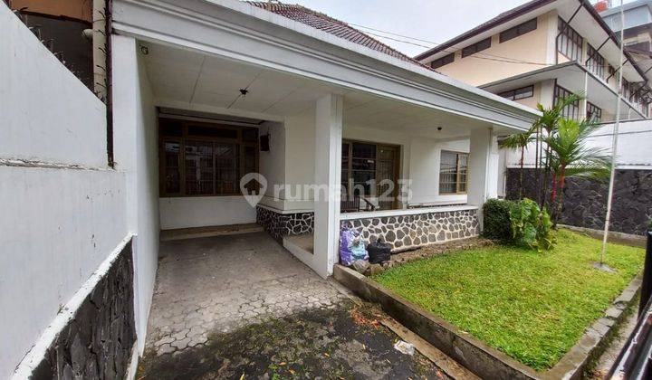 Rumah Lama Terawat di Sayap Riau, Bandung 2