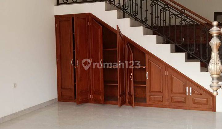 Rumah 2 Lantai Bagus Semi Furnished SHM di Jl. Permai Japos, Tangerang 2