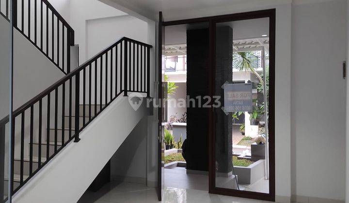 Rumah 2 Lantai Bagus Semi Furnished SHM di District Discovery 1