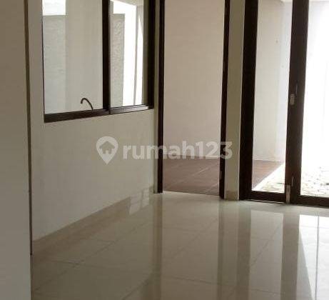 Rumah 2 Lantai Bagus Semi Furnished SHM di Discovery Serenity 1