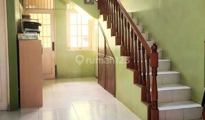 Rumah 2 Lantai Bagus SHM di Cucur Timur, Tangerang Selatan 2