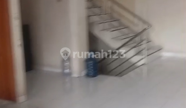 For Sale Stunning House with Single Car Access Road 2