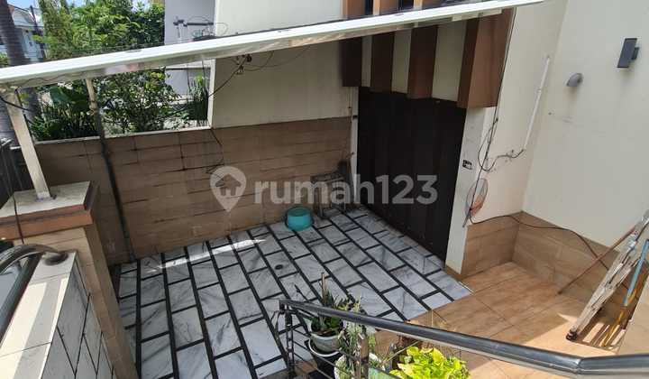 Dijual Bu Rumah Hoek Green Garden 3lt