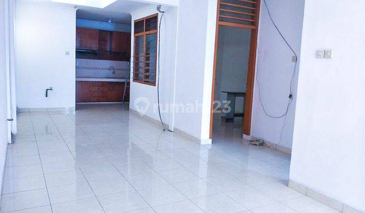 Rumah sewa taman Kedoya baru 4