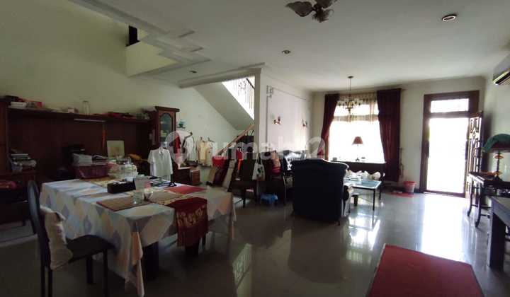 Disewakan Rumah Besar Tanjung Duren Siap Pakai Disewakan Rumah Besar Tanjung Duren Siap Pakai