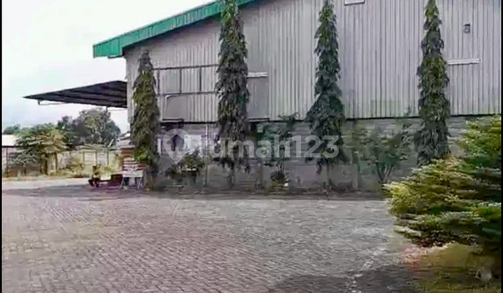 Pabrik di Beji Pasuruan. Pabrik di Beji Pasuruan.