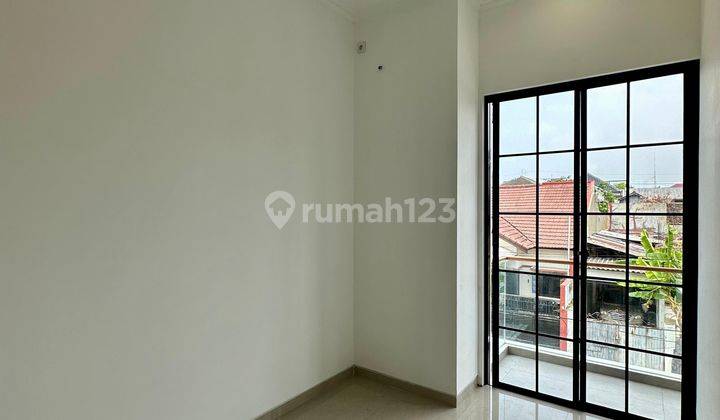 Dijual Rumah Baru Gress 2 Lantai American Style di Darmo Permai 2