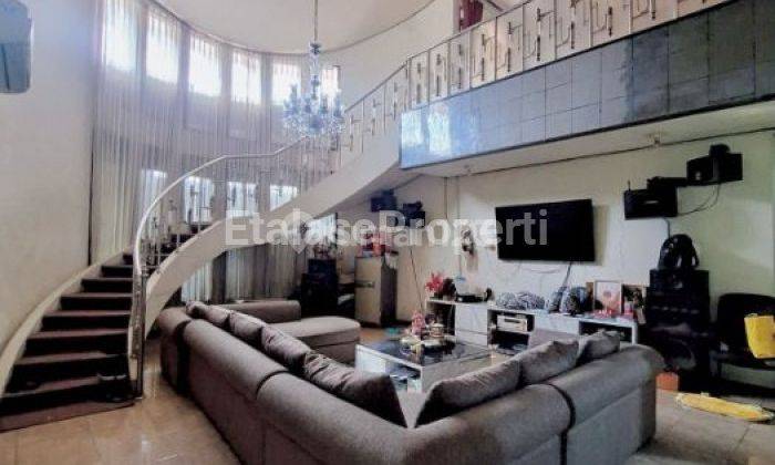 Dijual murah rumah 2lt siap huni strategis di Petemon 1