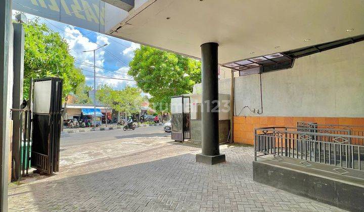 Jual / sewa bangunan komersil nol jalan raya karangmenjangan 2