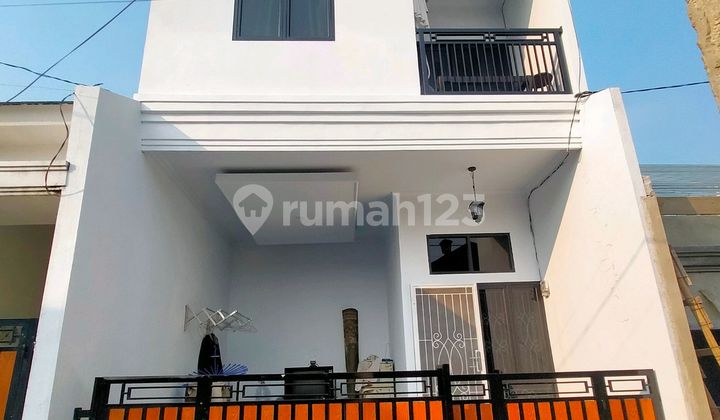 Rumah 2 Lantai Dekat Stasiun