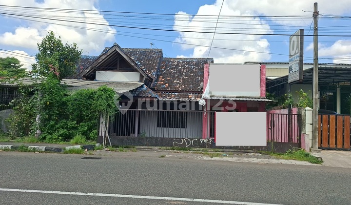 Strategic house by the main road in downtown Jogja, Gondokusuman area