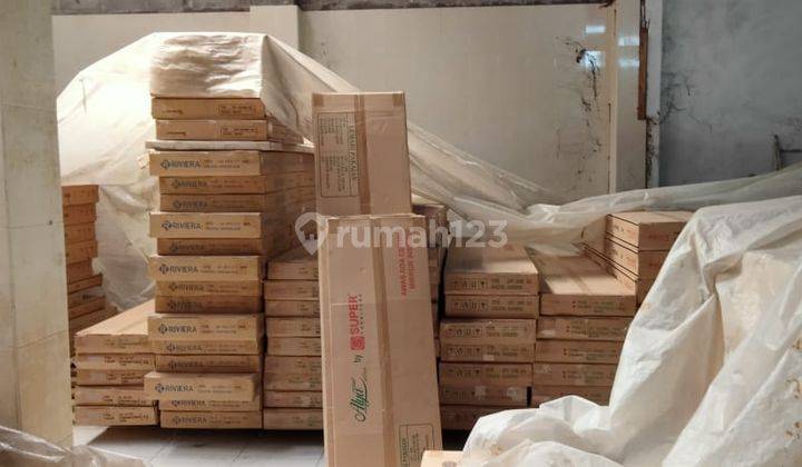 Gudang Kecil Parkir Luas Akses Truck Besar Bisa Lewat di Maguwoharjo Sleman 5