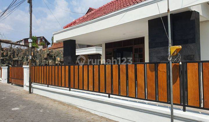 Rumah Besar Cocok Hunian Pribadi Atau Komersil di Jln Kaliurang Km. 7 Sleman Jogja 1