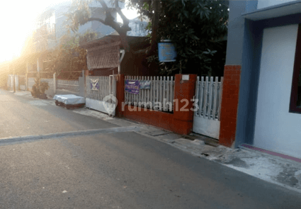 Rumah Dengan Akses Jalan Luas di Jakarta Selatan 1