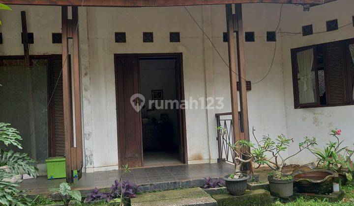 Rumah di Lingkungan Teduh Dengan 4 Kamar Tidur Aman Tidak Banjir 1