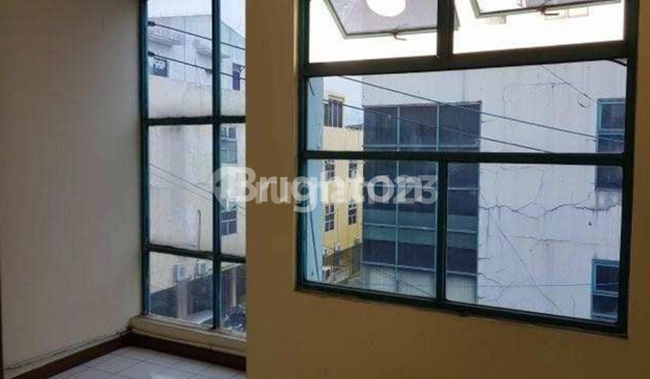 Ruko Dalam Komplek Perkantoran 3.5 Lantai Posisi Pinggir Jalan Utama