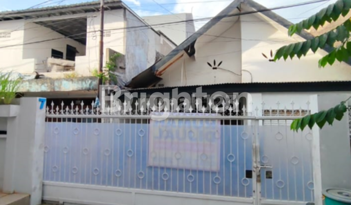 Rumah Siap Huni Dengan Halaman Yang Luas Dekat Dengan Gerbang Tol Pondok Pinang