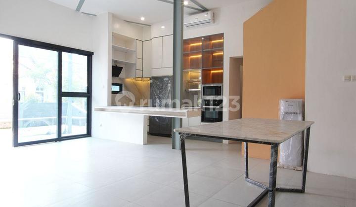 Rumah Modern Total Renovasi dengan Sentuhan Scandinavian di Cirendeu