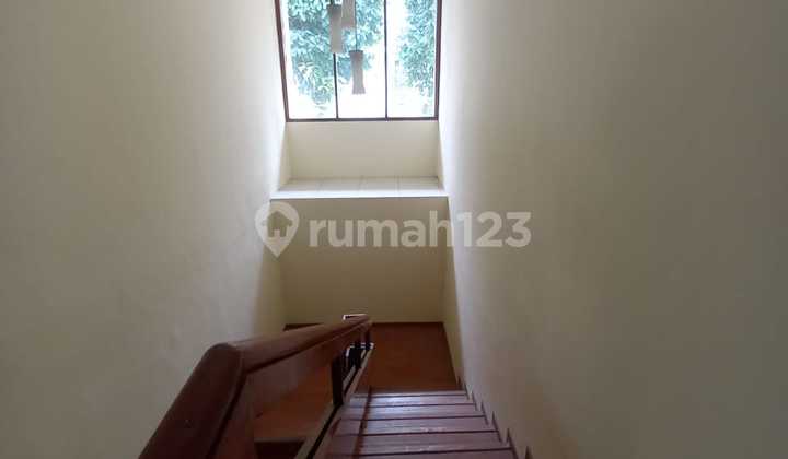 Rumah Lengkap dengan Kolam Renang Serasi untuk Bisnis di Kemang, Jakarta Selatan 2