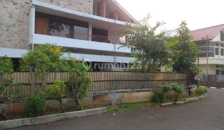 Rumah Dengan Lahan Yang Luas Jakarta Selatan 1