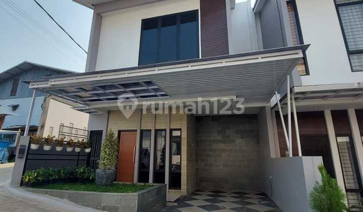 2-Story House with 3 Bedrooms Near Al Fath School Cirendeu