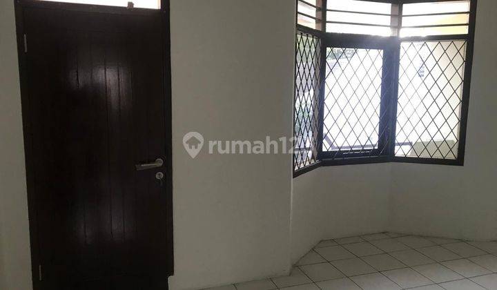 Rumah 2 Lantai Dengan 3 Kamar Tidur Dalam Perumahan Dekat Universitas 2