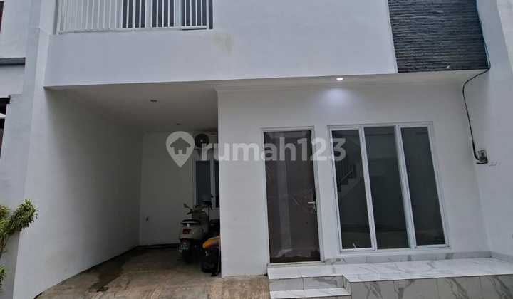 Rumah 3 Kamar Tidur Dekat ke Stasiun MRT Lebak Bulus 2
