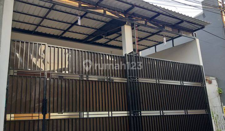 Dijual Rumah Bagus Siap Huni di Taman Ratu 2