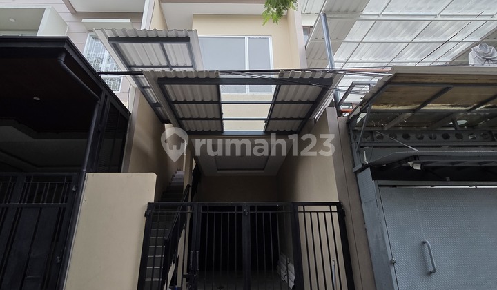 Dijual Rumah Baru Minimalis di Taman Ratu