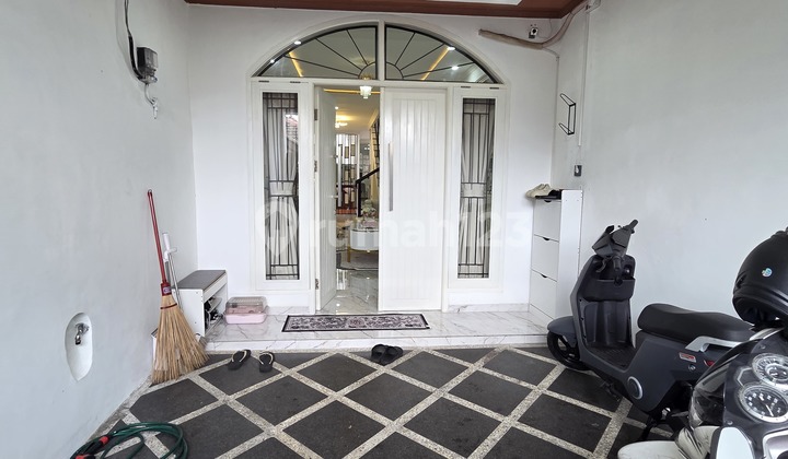 Dijual Rumah Second Siap Huni di Kemanggisan 2