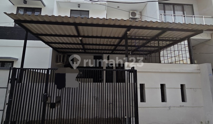 Dijual Rumah Second Bagus Siap Huni di Greenville Dijual Rumah Second Bagus Siap Huni di Greenville