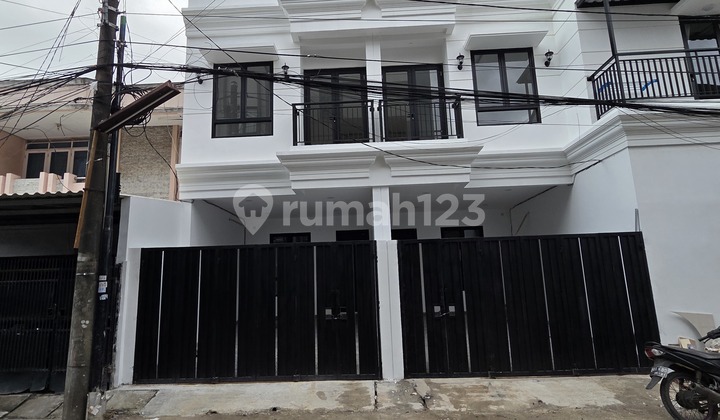 Dijual Rumah Baru Minimalis Model America Style di Taman Ratu