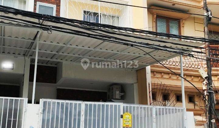 Dijual Rumah Second Siap Huni di Taman Ratu 1