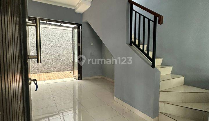  Dijual Rumah 2 Lantai Siap Huni Di Viola Residence Graha Raya 1