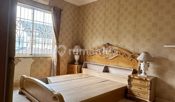 RUMAH CANTIK LUAS DI THE GREEN BSD 2LANTAI ADA 5 BEDROOM + GUDANG