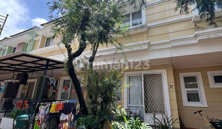 Beautiful Minimalist House in Gading Serpong, 2.5 Floors, Good Location 1