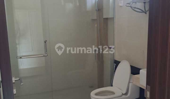 Rumah Desain Cakep 2 Lantai Semi Furnish Siap Huni Lokasi di BSD 2