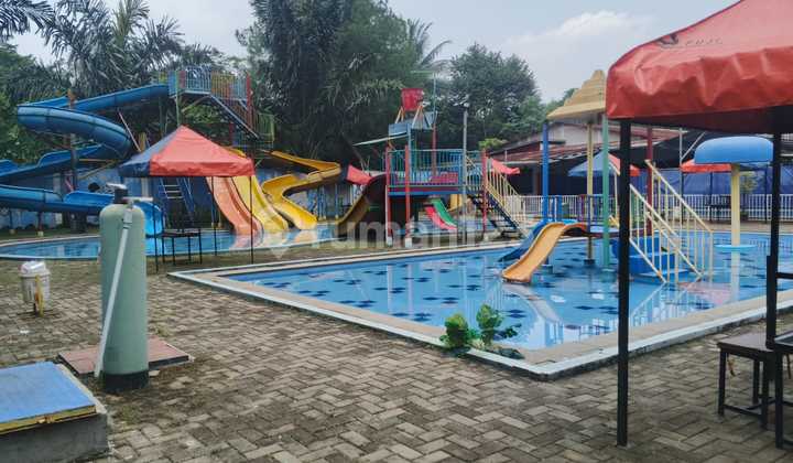 Umi Swimming Pool in Tajur Halang Bogor has 3 swimming pools. Umi Swimming Pool in Tajur Halang Bogor has 3 swimming pools.