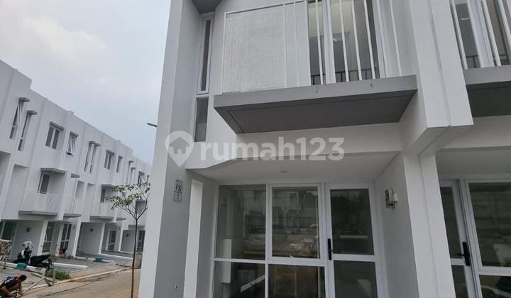 Disewakan Rumah Cantik Modern 3 Lantai Full Furnished di Myza BSD