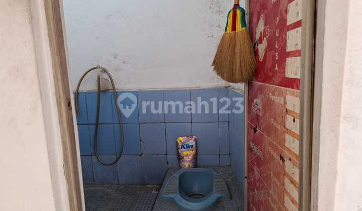 Commercial space 200m needs renovation, certificate of ownership, Bogor Raya Road Cibinong Bogor.