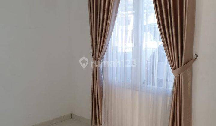 ruang tamu rumah baru shm villa bogor