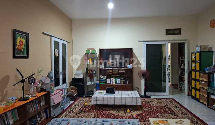 ruang keluarga rumah 2 lt sudah renov